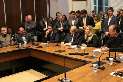 Estado garante custeio e repassa veículo para CimSaúde