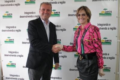 Prefeitos aclamam Osmar Blum como presidente da AMCG