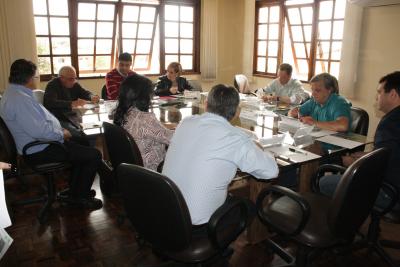 Prefeitos anunciam medidas para redução de custos