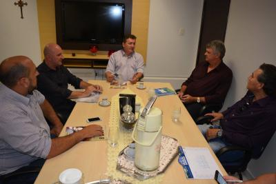 Prefeitos da AMCG visitam Amop
